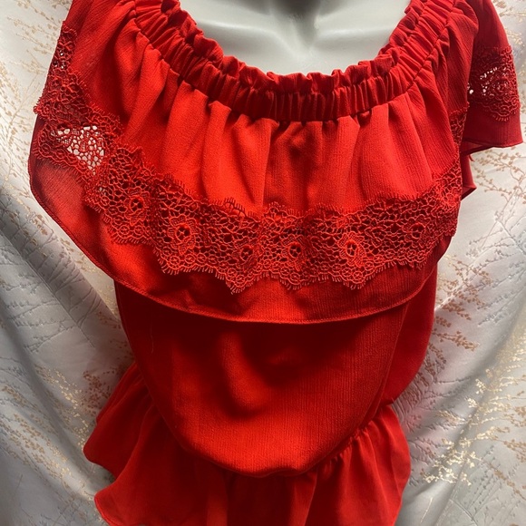 ❤️❣️Off Shoulder Sleeveless Top❣️❤️ - Picture 8 of 10